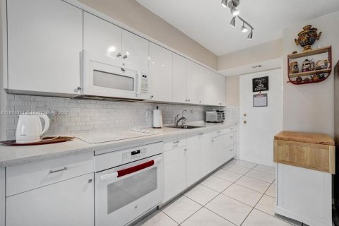 Condominio en venta en Hallandale Beach, Florida, 1 dormitorio, 78.97 m2 № 1874745 - foto 15