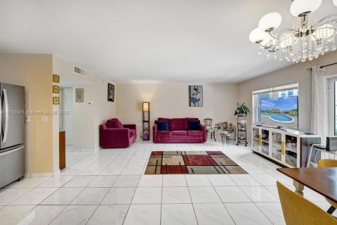 Condominio en venta en Hallandale Beach, Florida, 1 dormitorio, 78.97 m2 № 1874745 - foto 21
