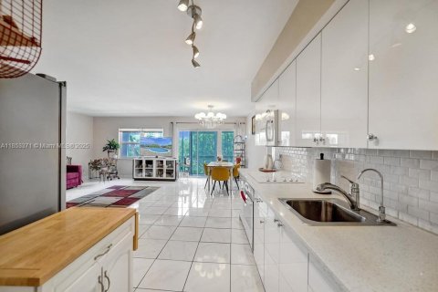 Condominio en venta en Hallandale Beach, Florida, 1 dormitorio, 78.97 m2 № 1874745 - foto 18