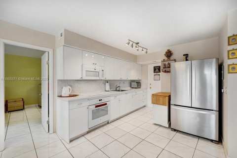 Condominio en venta en Hallandale Beach, Florida, 1 dormitorio, 78.97 m2 № 1874745 - foto 16