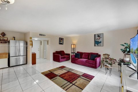 Condominio en venta en Hallandale Beach, Florida, 1 dormitorio, 78.97 m2 № 1874745 - foto 17