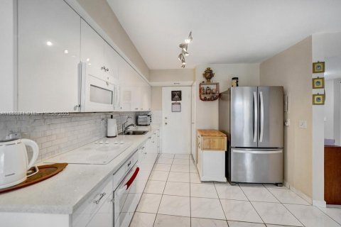Condominio en venta en Hallandale Beach, Florida, 1 dormitorio, 78.97 m2 № 1874745 - foto 12