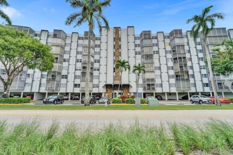 Condominio en venta en Hallandale Beach, Florida, 1 dormitorio, 78.97 m2 № 1874745 - foto 6