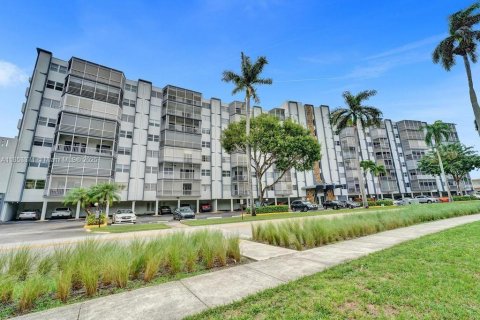 Condominio en venta en Hallandale Beach, Florida, 1 dormitorio, 78.97 m2 № 1874745 - foto 8