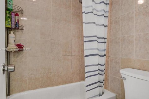Condominio en venta en Hallandale Beach, Florida, 1 dormitorio, 78.97 m2 № 1874745 - foto 28