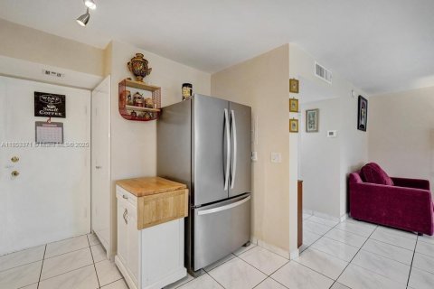 Condominio en venta en Hallandale Beach, Florida, 1 dormitorio, 78.97 m2 № 1874745 - foto 14