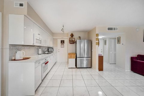 Condominio en venta en Hallandale Beach, Florida, 1 dormitorio, 78.97 m2 № 1874745 - foto 27