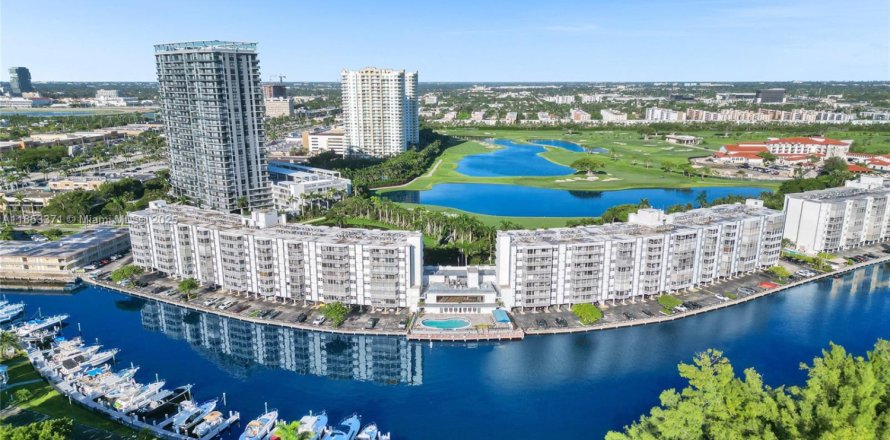 Condominio en Hallandale Beach, Florida, 1 dormitorio № 1874745