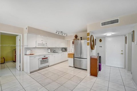 Condominio en venta en Hallandale Beach, Florida, 1 dormitorio, 78.97 m2 № 1874745 - foto 26