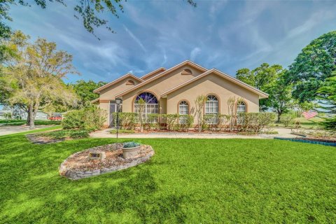 House in Clermont, Florida 4 bedrooms, 197.51 sq.m. № 2101947 - photo 2