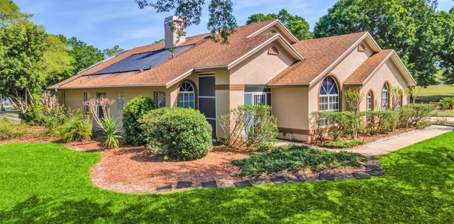 House in Clermont, Florida 4 bedrooms, 197.51 sq.m. № 2101947