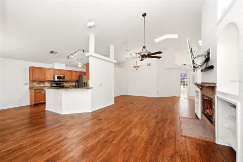 House in Clermont, Florida 4 bedrooms, 197.51 sq.m. № 2101947 - photo 18