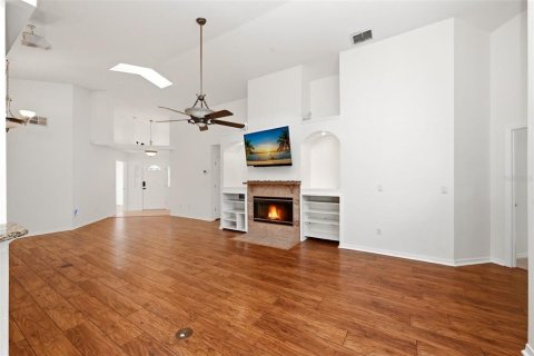 House in Clermont, Florida 4 bedrooms, 197.51 sq.m. № 2101947 - photo 16