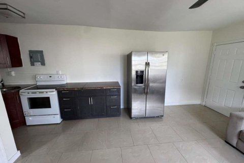 Townhouse in Hallandale Beach, Florida 1 bedroom, 90.39 sq.m. № 2250993 - photo 4