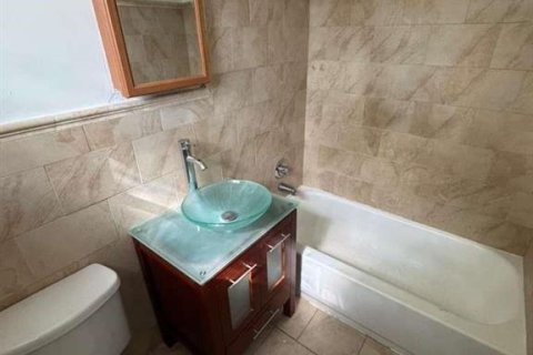 Townhouse in Hallandale Beach, Florida 1 bedroom, 90.39 sq.m. № 2250993 - photo 6
