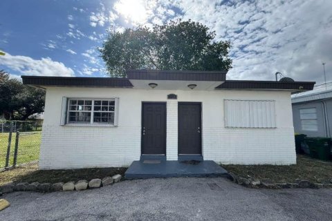 Townhouse in Hallandale Beach, Florida 1 bedroom, 90.39 sq.m. № 2250993