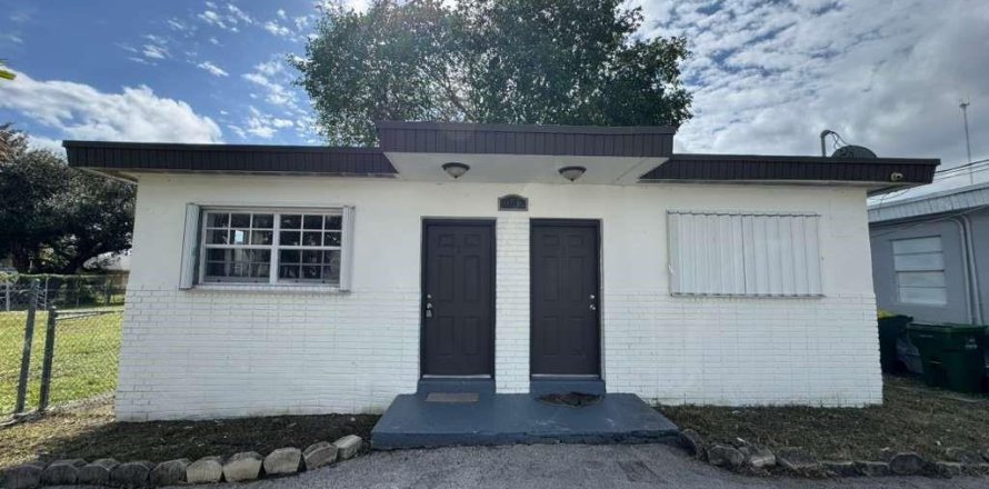 Townhouse in Hallandale Beach, Florida 1 bedroom, 90.39 sq.m. № 2250993