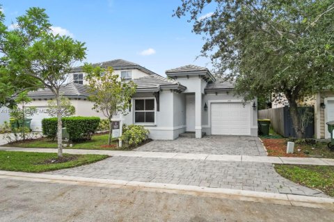 House in Homestead, Florida 3 bedrooms, 142.6 sq.m. № 2041653