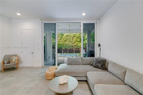 Adosado en venta en Miami, Florida, 4 dormitorios, 274.53 m2 № 1996023 - foto 17