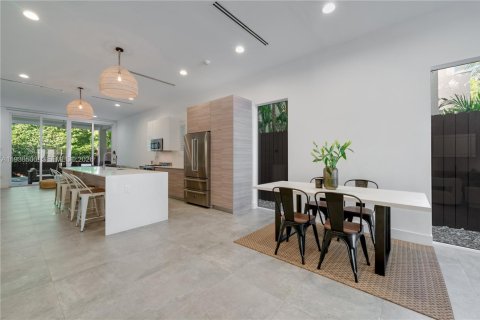 Adosado en venta en Miami, Florida, 4 dormitorios, 274.53 m2 № 1996023 - foto 7