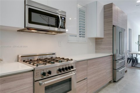 Adosado en venta en Miami, Florida, 4 dormitorios, 274.53 m2 № 1996023 - foto 13