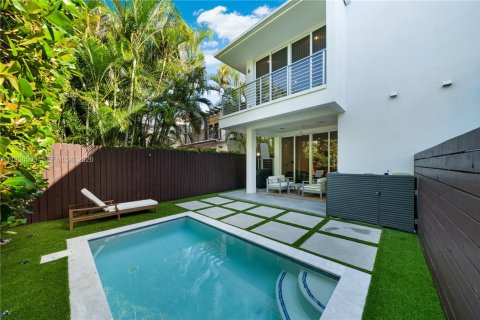 Adosado en venta en Miami, Florida, 4 dormitorios, 274.53 m2 № 1996023 - foto 23
