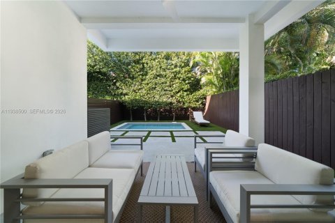 Adosado en venta en Miami, Florida, 4 dormitorios, 274.53 m2 № 1996023 - foto 18