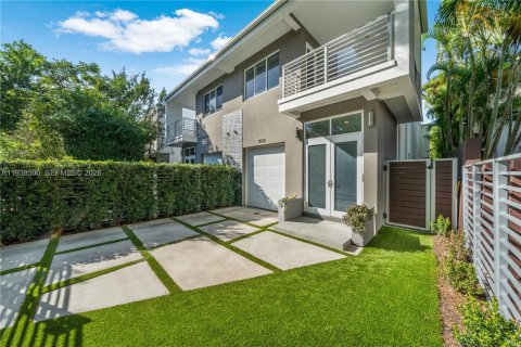 Adosado en Miami, Florida 4 dormitorios, 274.53 m2 № 1996023