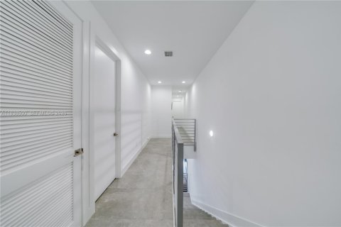 Adosado en venta en Miami, Florida, 4 dormitorios, 274.53 m2 № 1996023 - foto 26