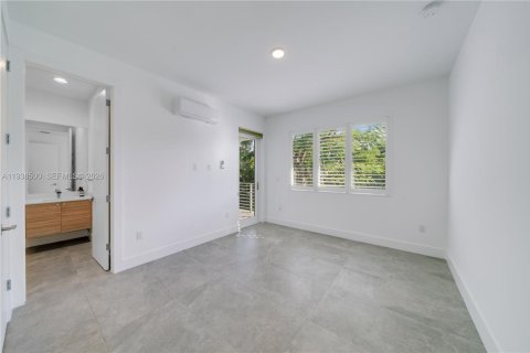Adosado en venta en Miami, Florida, 4 dormitorios, 274.53 m2 № 1996023 - foto 28