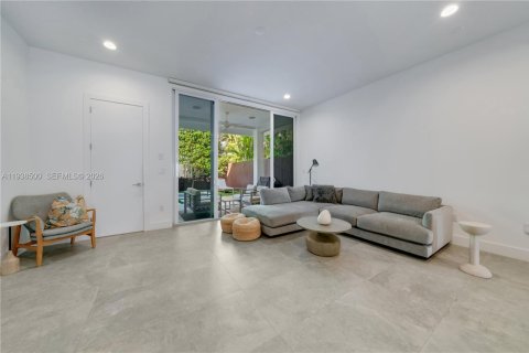 Adosado en venta en Miami, Florida, 4 dormitorios, 274.53 m2 № 1996023 - foto 16