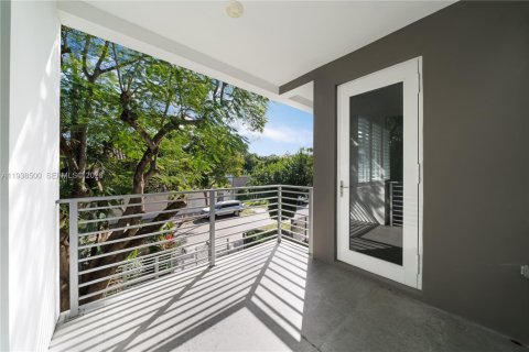 Adosado en venta en Miami, Florida, 4 dormitorios, 274.53 m2 № 1996023 - foto 30