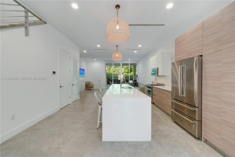 Adosado en venta en Miami, Florida, 4 dormitorios, 274.53 m2 № 1996023 - foto 9
