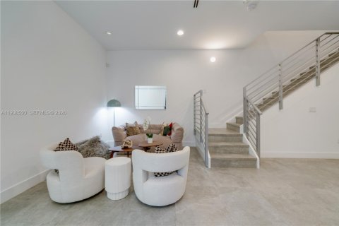 Adosado en venta en Miami, Florida, 4 dormitorios, 274.53 m2 № 1996023 - foto 6