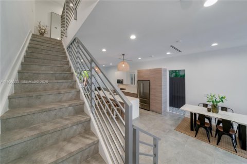 Adosado en venta en Miami, Florida, 4 dormitorios, 274.53 m2 № 1996023 - foto 25