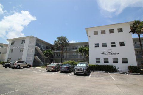 Condo in Hollywood, Florida, 1 bedroom  № 1816412 - photo 20