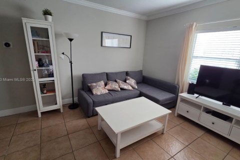 Condo in Hollywood, Florida, 1 bedroom  № 1816412 - photo 7