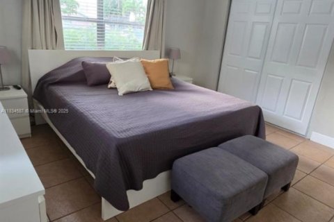 Condo in Hollywood, Florida, 1 bedroom  № 1816412 - photo 16