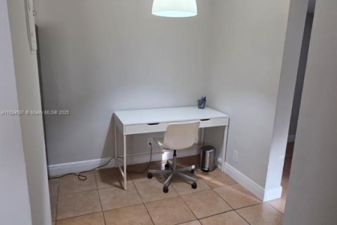 Condo in Hollywood, Florida, 1 bedroom  № 1816412 - photo 10