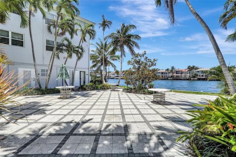 Condo in Hollywood, Florida, 1 bedroom  № 1816412 - photo 23