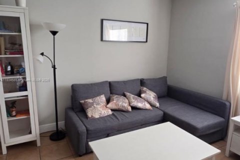 Condo in Hollywood, Florida, 1 bedroom  № 1816412 - photo 6