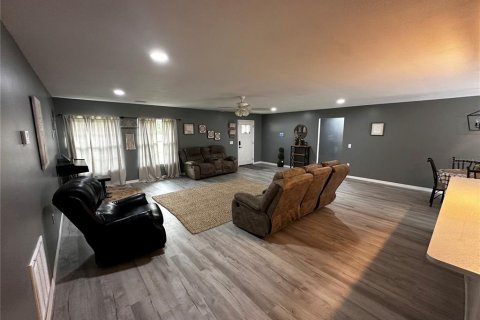 Propiedad comercial en venta en Silver Springs Shores, Florida № 1902214 - foto 8