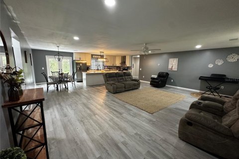 Propiedad comercial en venta en Silver Springs Shores, Florida № 1902214 - foto 2