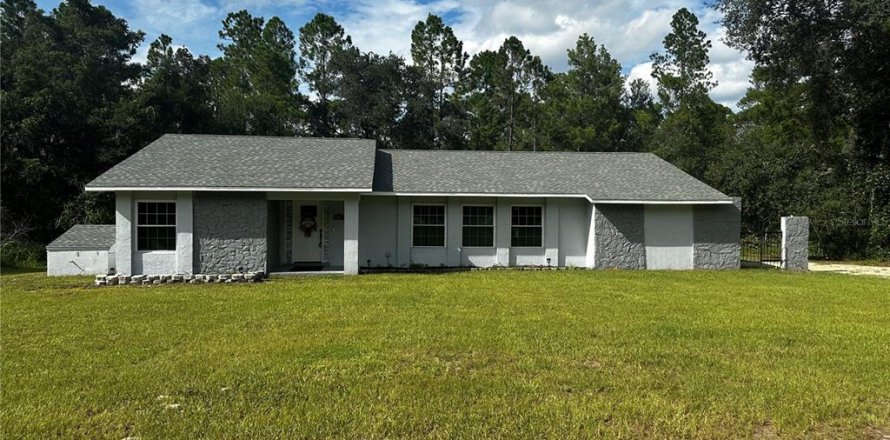 Propiedad comercial en Silver Springs Shores, Florida № 1902214