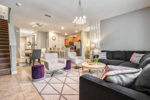 Adosado en venta en Kissimmee, Florida, 5 dormitorios, 188.03 m2 № 1514622 - foto 3