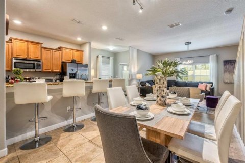 Adosado en venta en Kissimmee, Florida, 5 dormitorios, 188.03 m2 № 1514622 - foto 5