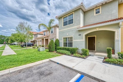 Adosado en venta en Kissimmee, Florida, 5 dormitorios, 188.03 m2 № 1514622 - foto 1