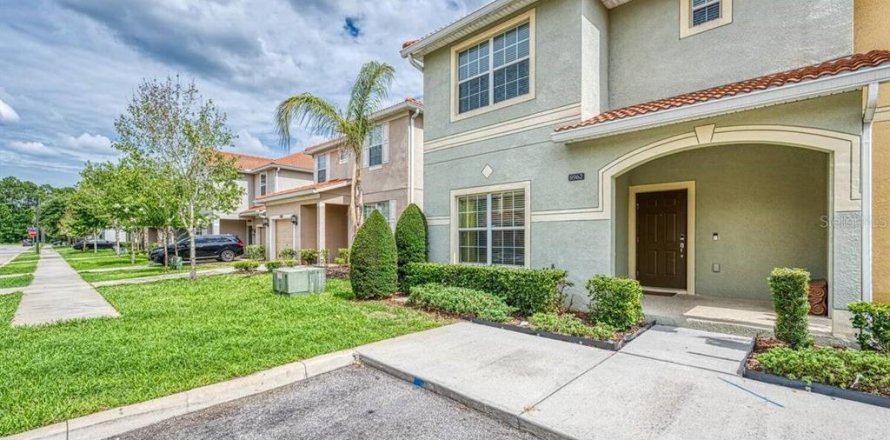 Adosado en Kissimmee, Florida 5 dormitorios, 188.03 m2 № 1514622
