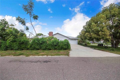 House in Lake Alfred, Florida 4 bedrooms, 188.78 sq.m. № 1876078 - photo 5