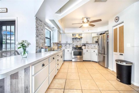 House in Lake Alfred, Florida 4 bedrooms, 188.78 sq.m. № 1876078 - photo 15
